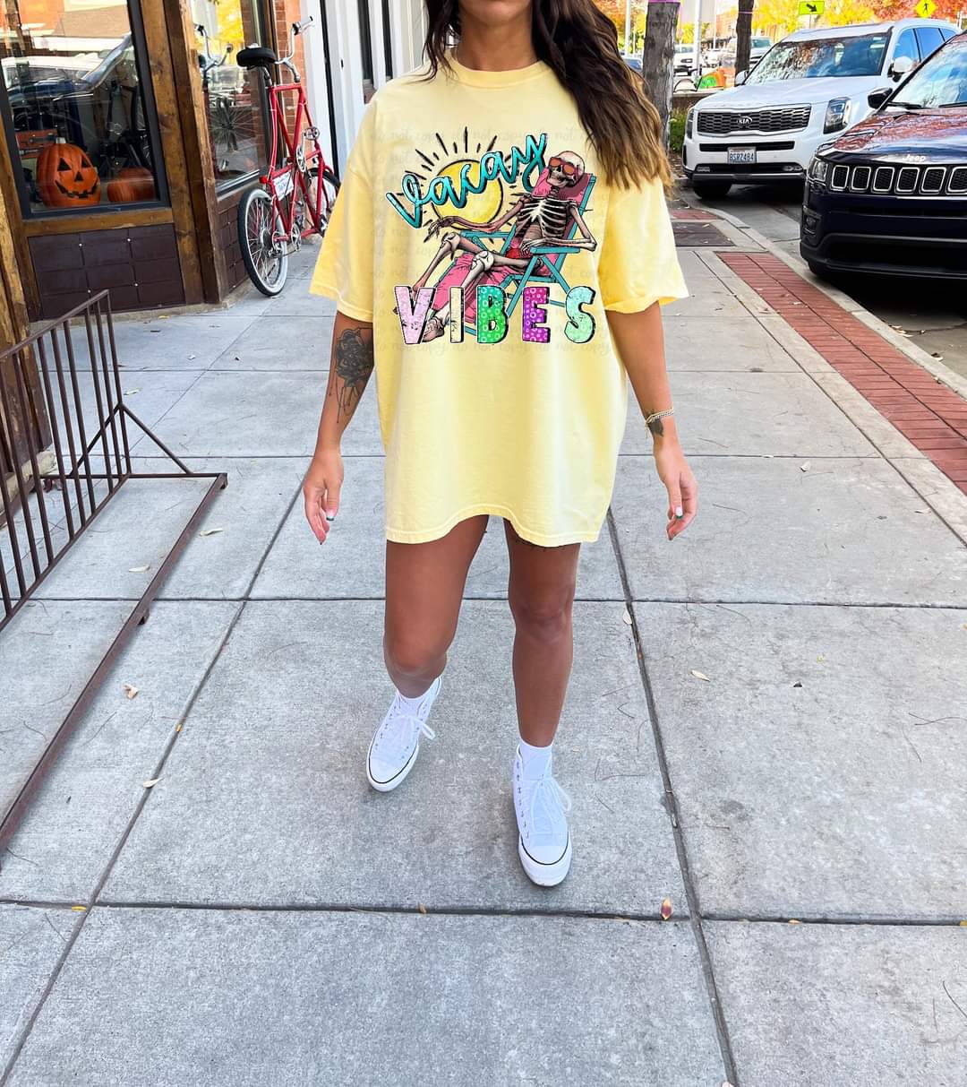 Vacay Vibes Suntanning Skelton - SHIRT